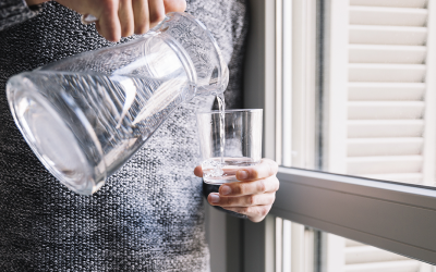 Beber agua: el primer paso hacia una piel luminosa